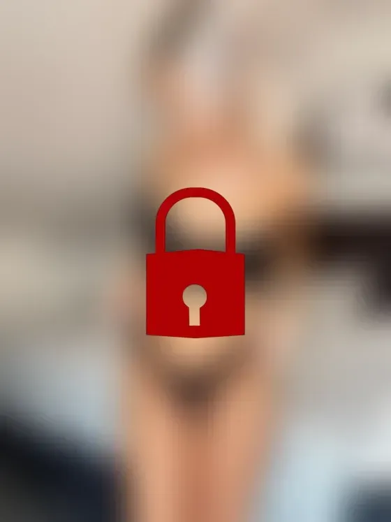 Ich liebe dieses Outfit! Magst du es mir mal ausziehen ? 