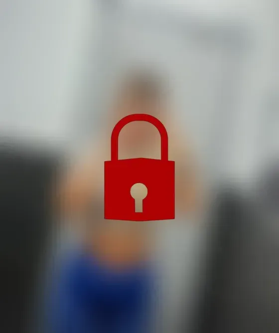 Ich bin jetzt online! Komm und pack mir die Fitness Klamotten aus!